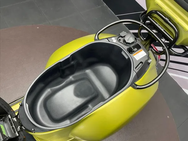 VESPA GTS SUPER 125 - Thumbnail 14