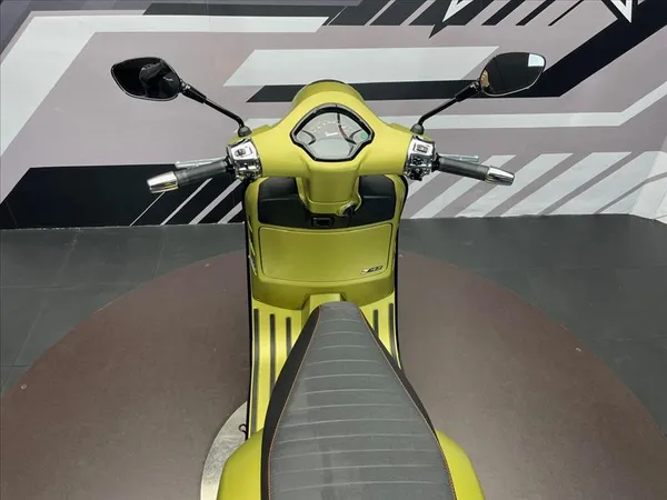 VESPA GTS SUPER 125 - Thumbnail 4