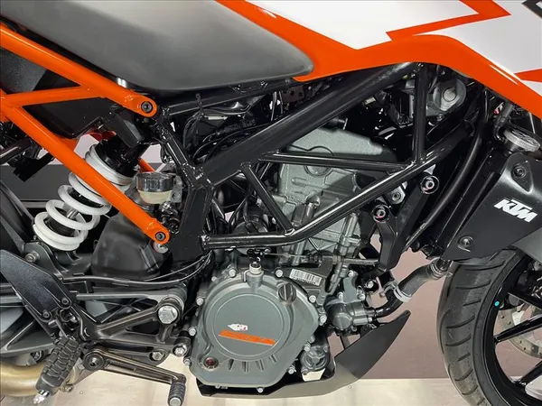 KTM 125 DUKE - Thumbnail 12