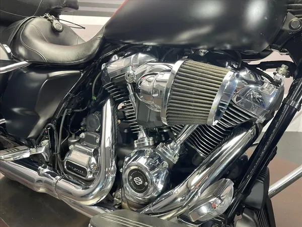 HARLEY DAVIDSON STREET GLIDE SPECIAL - Thumbnail 10