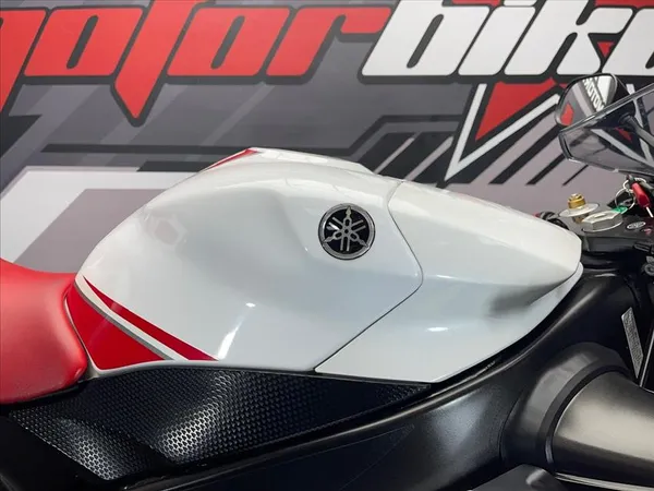 YAMAHA YZF-R1 - Thumbnail 12