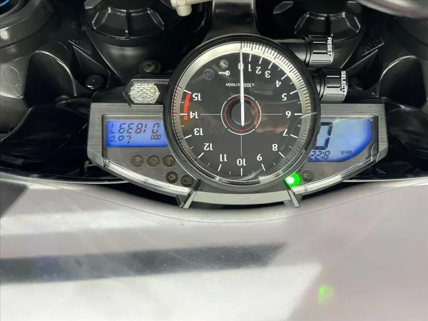 YAMAHA YZF-R1 - Thumbnail 7