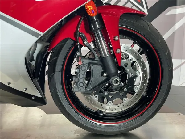 YAMAHA YZF-R1 - Thumbnail 9