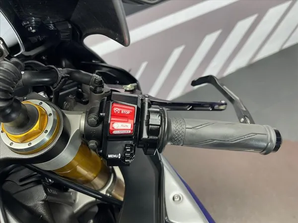 YAMAHA YZF-R1M  - Thumbnail 5