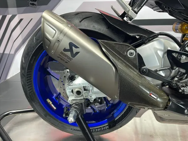 YAMAHA YZF-R1M  - Thumbnail 13