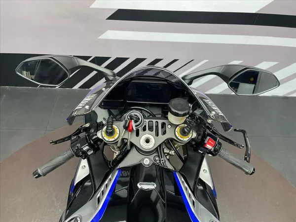 YAMAHA YZF-R1M  - Thumbnail 3