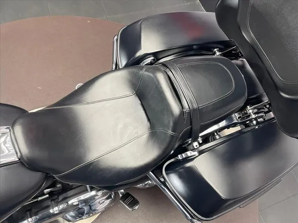 HARLEY DAVIDSON STREET GLIDE SPECIAL - Thumbnail 12