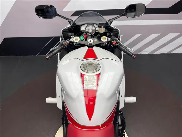 YAMAHA YZF-R1 - Thumbnail 3