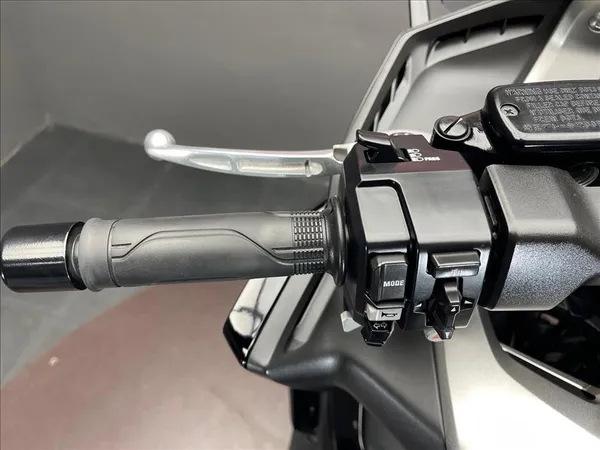 HONDA FORZA 750 - Thumbnail 7