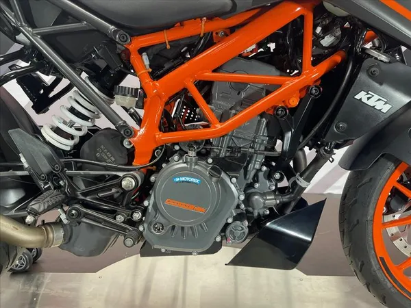 KTM 125 DUKE - Thumbnail 10