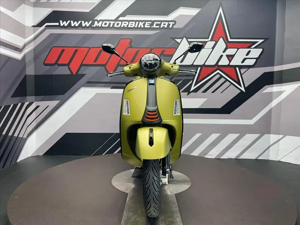 VESPA GTS SUPER 125 - Thumbnail 12