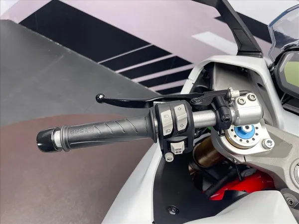 DUCATI SUPERSPORT S - Thumbnail 4