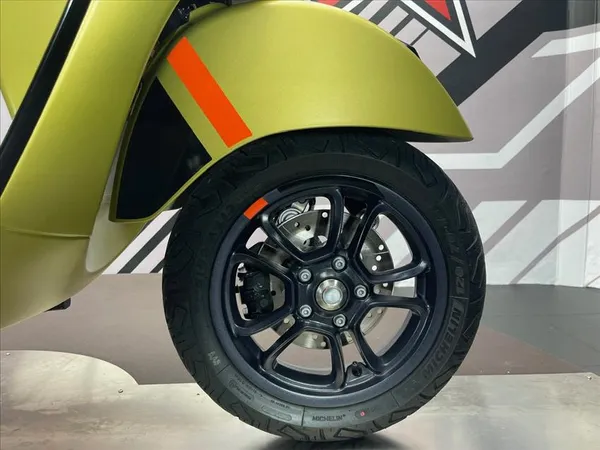 VESPA GTS SUPER 125 - Thumbnail 9