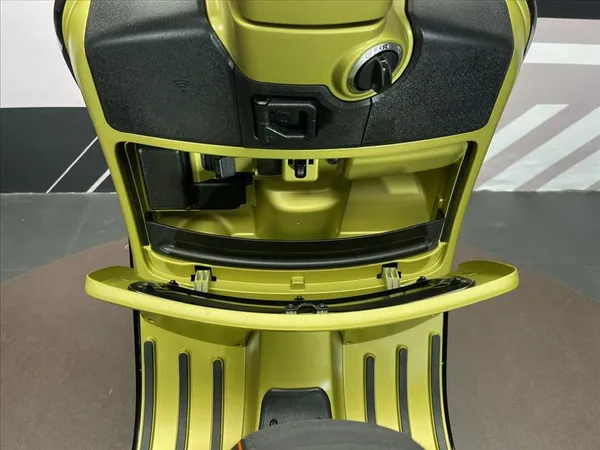 VESPA GTS SUPER 125 - Thumbnail 6