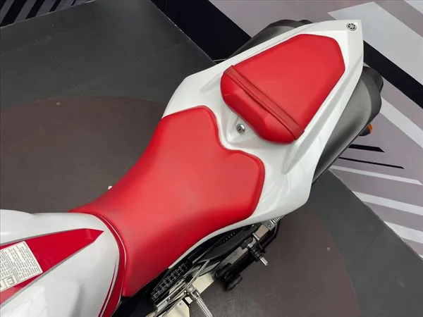 YAMAHA YZF-R1 - Thumbnail 18