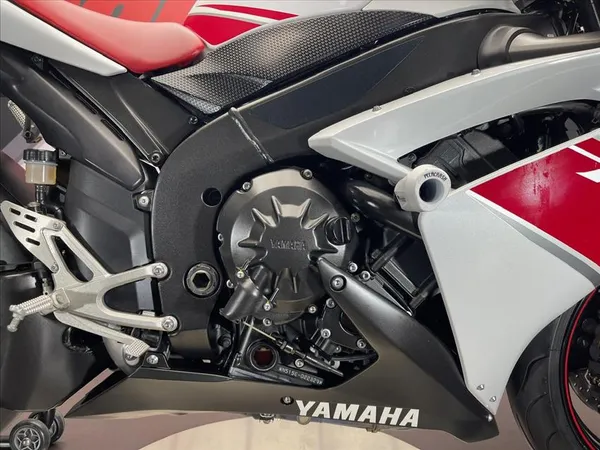 YAMAHA YZF-R1 - Thumbnail 11