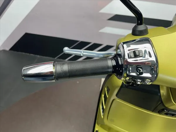 VESPA GTS SUPER 125 - Thumbnail 3