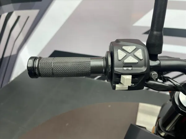 KTM 125 DUKE - Thumbnail 3