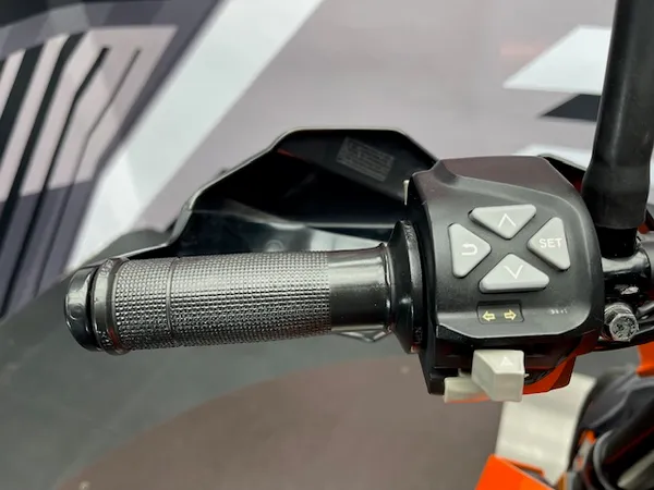 KTM 390 DUKE - Thumbnail 3