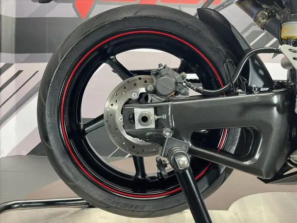 YAMAHA YZF-R1 - Thumbnail 14