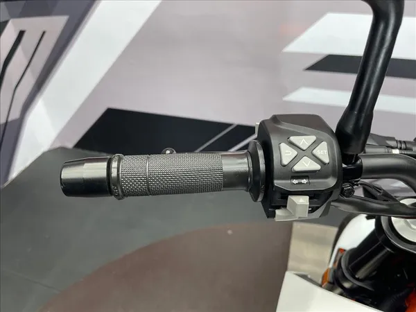 KTM 390 DUKE - Thumbnail 4