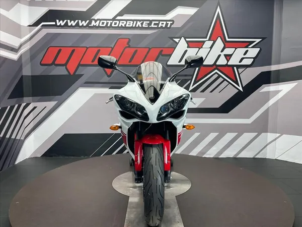 YAMAHA YZF-R1 - Thumbnail 16
