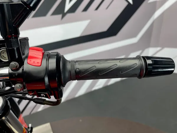 SUZUKI GSR 600 - Thumbnail 9