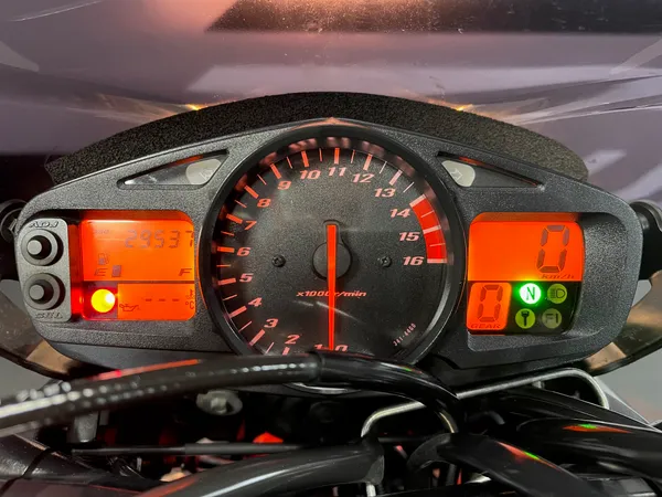 SUZUKI GSR 600 - Thumbnail 6