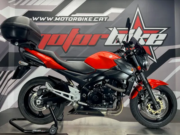 SUZUKI GSR 600 - Thumbnail 1