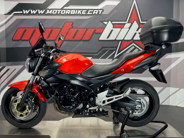 SUZUKI GSR 600 - Thumbnail 2