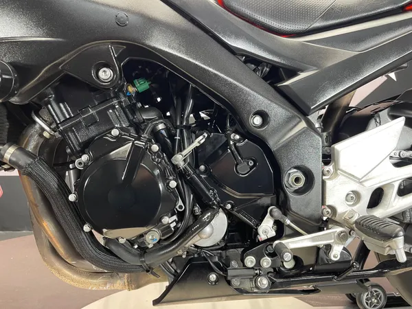 SUZUKI GSR 600 - Thumbnail 25