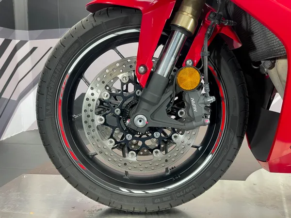 HONDA CBR 650R - Thumbnail 11