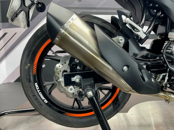 QJMOTOR SRK 125 S - Thumbnail 8