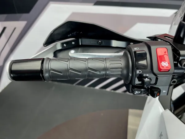 KAWASAKI KLE 500 - Thumbnail 9