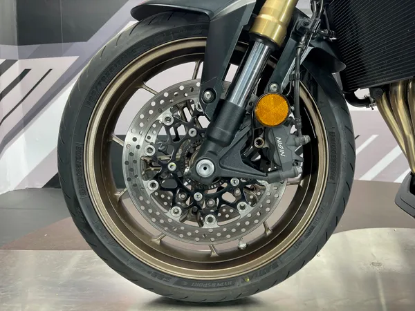 HONDA CB 650 R - Thumbnail 10