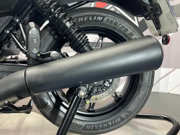 MOTO GUZZI V7 STONE - Thumbnail 13