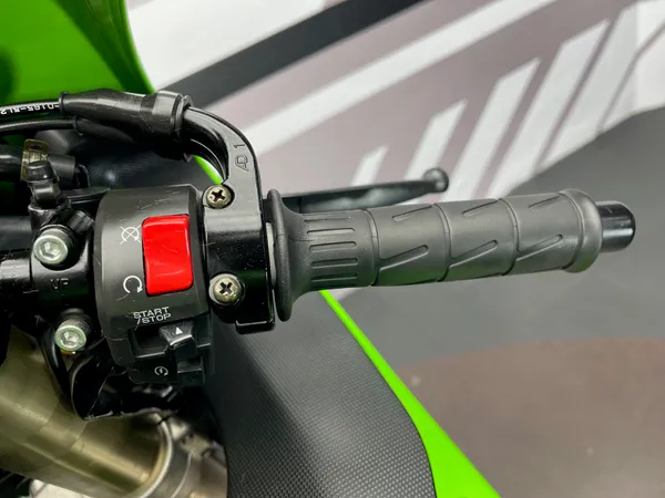 KAWASAKI ZX-10 R - Thumbnail 8