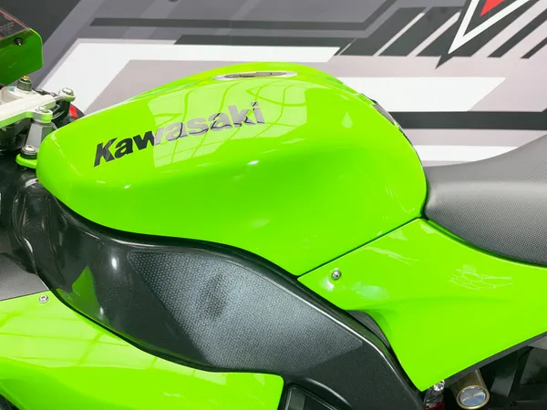 KAWASAKI ZX-10 R - Thumbnail 13