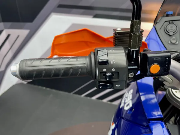 KTM 990 ADVENTURE - Thumbnail 9