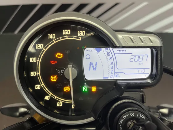 TRIUMPH SPEED 400 - Thumbnail 6