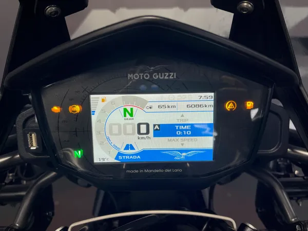 MOTO GUZZI V85 TT - Thumbnail 6