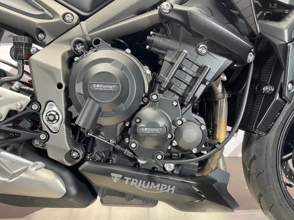 TRIUMPH STREET TRIPLE 765R - Thumbnail 11