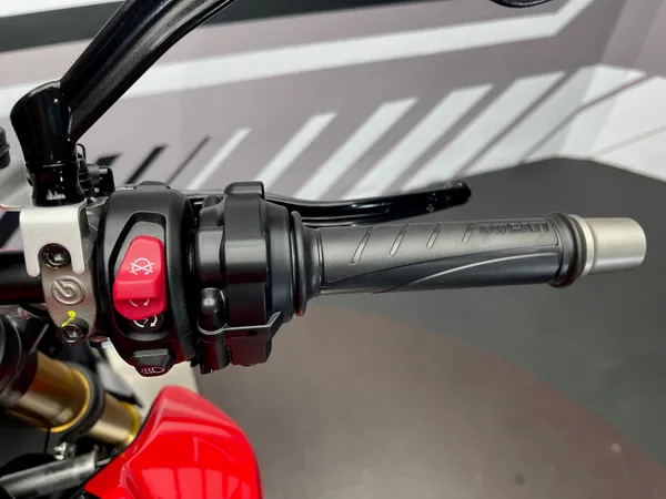 DUCATI STREETFIGTHER V2 - Thumbnail 7