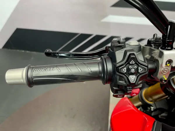 DUCATI STREETFIGTHER V2 - Thumbnail 6