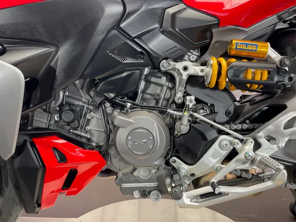 DUCATI STREETFIGTHER V2 - Thumbnail 11