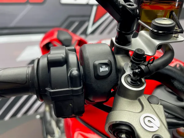 DUCATI STREETFIGTHER V2 - Thumbnail 13