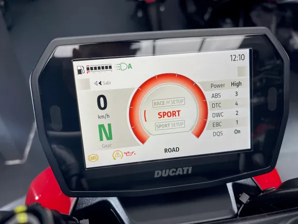DUCATI STREETFIGTHER V2 - Thumbnail 15