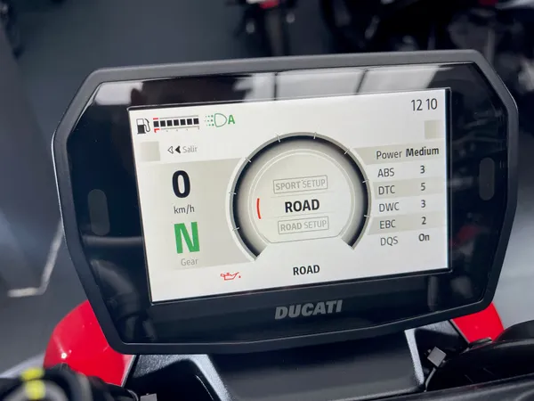 DUCATI STREETFIGTHER V2 - Thumbnail 16