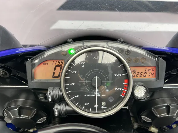 YAMAHA YZF-R6 - Thumbnail 6