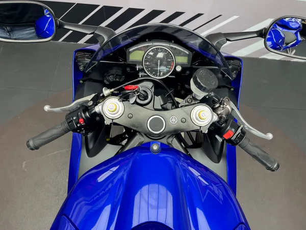 YAMAHA YZF-R6 - Thumbnail 7
